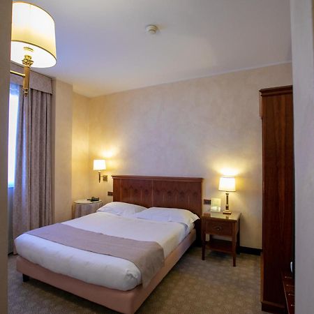 Scia' On Martin Hotel Buscate Kültér fotó